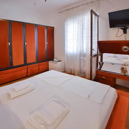 Apartment Maric *