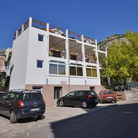 Maric Apartment *
